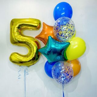 Композиция шаров с цифрой 5 и яркими звёздами