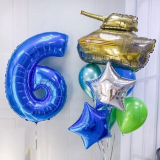 Композиция шаров с цифрой 6 и танком
