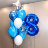 Композиция шаров с цифрой 8 в сине-белой гамме