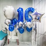 Композиция шаров с цифрой 10 в сине-серебряной гамме
