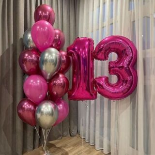 Композиция шаров с цифрами 13 фуксия и серебро