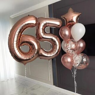 Композиция шаров с цифрами 65 и звездой в розовом золоте