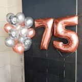 Композиция шаров с цифрами 75 в розово-белой гамме