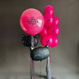 Композиция шаров с баблс и котиками в цвете фуксия