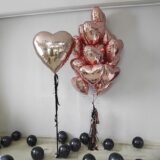 Композиция шаров с сердцами в розовом золоте