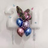Композиция шаров с цифрой 21 и бабочкой