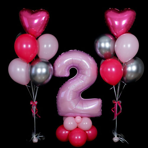 композиция шаров с цифрой 2 и сердцами фуксия
