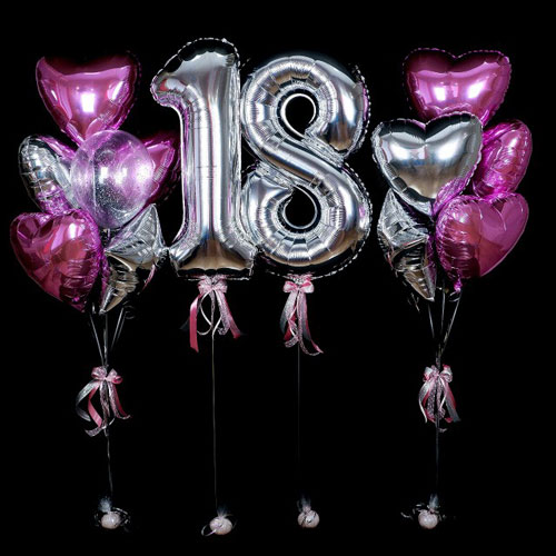композиция шаров с цифрами 18 и сердцами