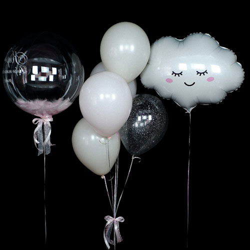 композиция шаров баблс с облаком и перьями