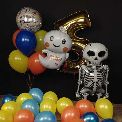 композиция шаров с цифрой 5 и героями хэллоуин