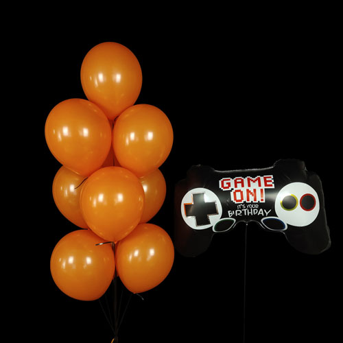композиция шаров с джойстиком и оранжевым фонтаном