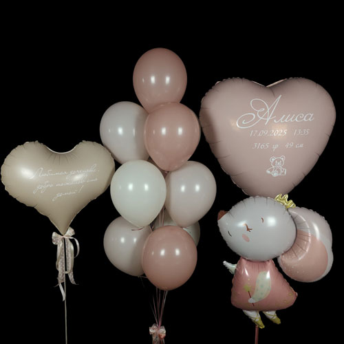 композиция шаров с сердцами и фигурой мышки