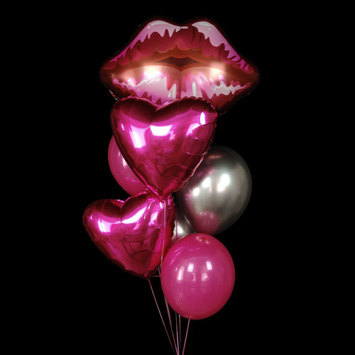 композиция шаров с губами и сердцами фуксия
