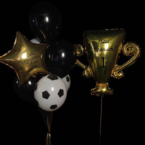 композиция шаров с кубком и футбольным мячом