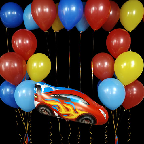 композиция шаров с машинкой в яркой гамме