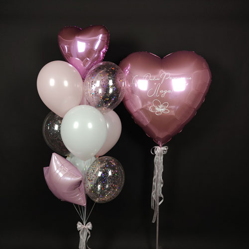 композиция шаров с розовыми сердцами и конфетти