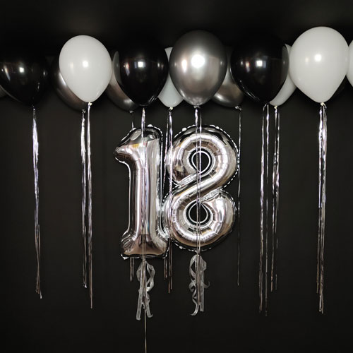 композиция шаров с цифрами 18 черный белый серебро