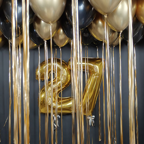 композиция шаров с цифрами 27 черный золото