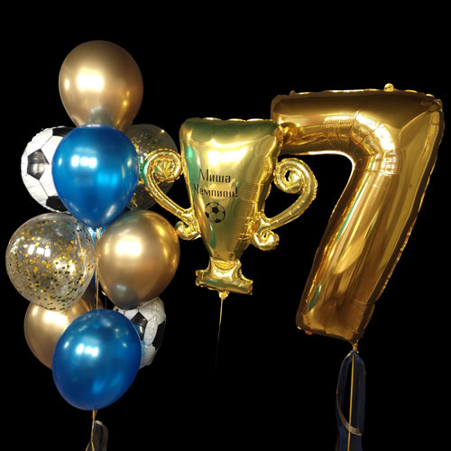 композиция шаров с цифрой 7 кубком и мячами