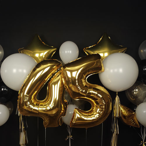 композиция шаров с цифрами 45 черный белый золото