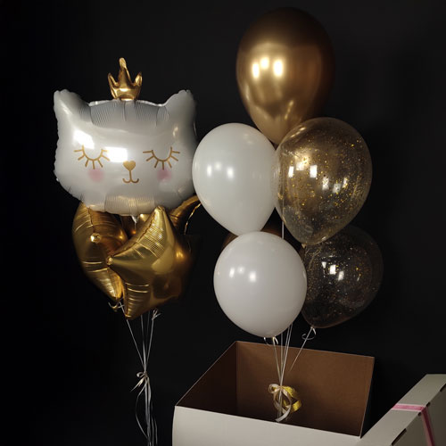 коробка сюрприз с котиком в бело золотой гамме