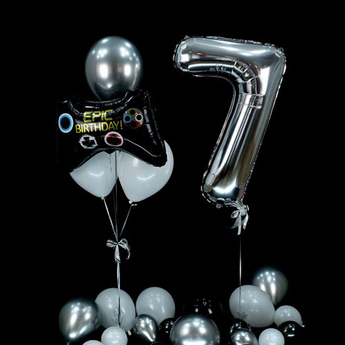 композиция шаров с цифрой 7 и джойстиком