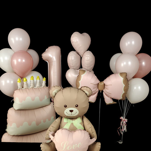 композиция шаров на 1 годик с мишкой тортом и бантом
