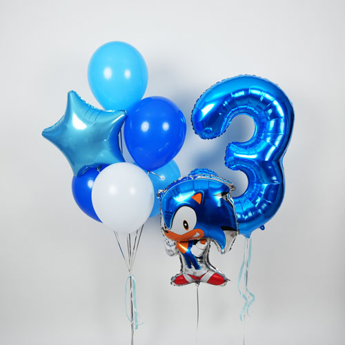 набор шаров по акции с цифрой и фигурой в голубой гамме